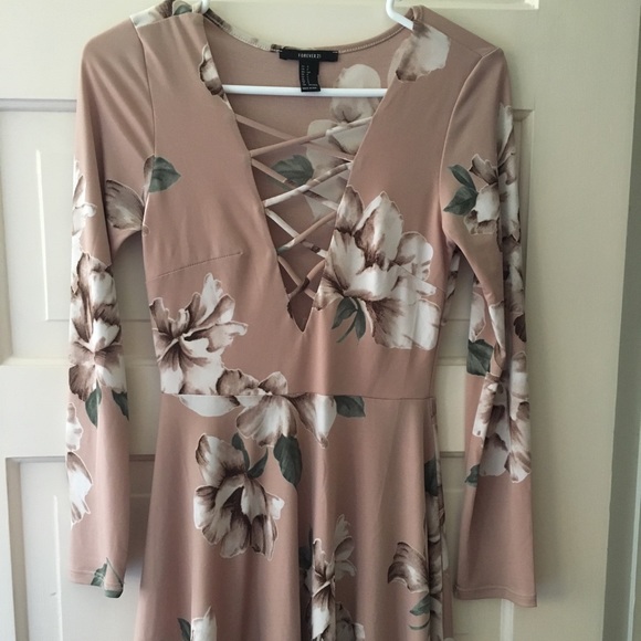 ⭐️F21 floral fit & flare dress - Picture 4 of 8